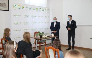 Wręczenie stypendi&oacute;w  (2)