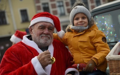 Zdjęcie do Gwiazdor odwiedził sołectwa i przekazał słodkości najmłodszym 
