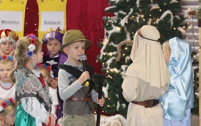 Zdjęcie do Najmłodsi rozpoczęli kolędowanie 