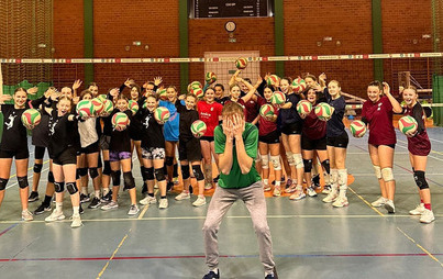 Zdjęcie do Drużyna siatkarska Akademii Sportu Wronki zachęca do dołączenia do Młodziczek 