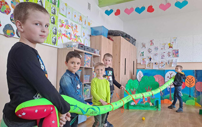 Zdjęcie do Zajączek przygotował upominki dla przedszkolak&oacute;w 