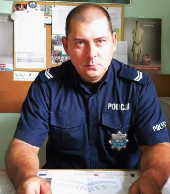 Dzielnicowy Komisariatu Policji we Wronkach z rejonu nr 27 - st. sierż. Robert Olech
